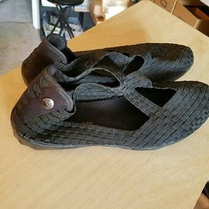 Bernie Mev flats Leeron